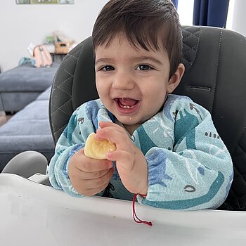 Вече хапвам сам