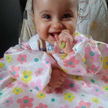 Мария яде зеленчуци