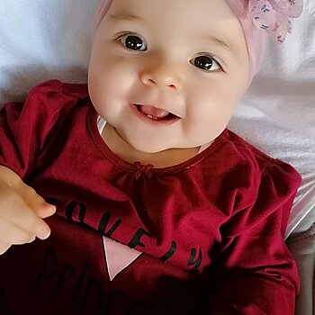 Бебе Дари с не едно, а цели две зъбчета ❤️