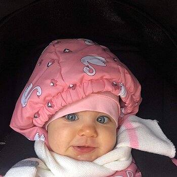 Сини като небето отразяващи в тях света ,очите на детето!