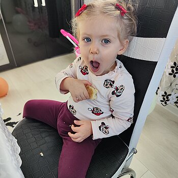 Дай още сандвиче мамоо