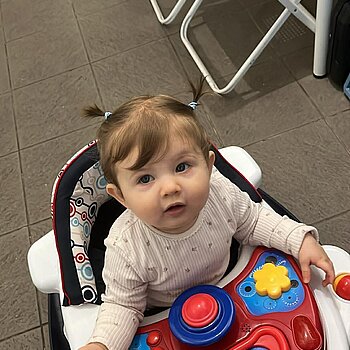 Най-обичам да си играя с играчките на паяка !