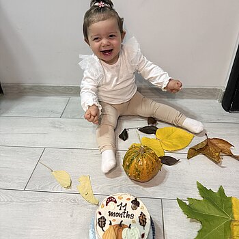 Моника на 11м с първите две зъбчета💕