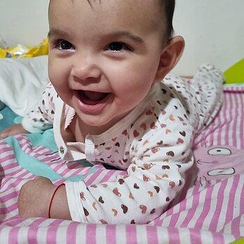 Почти изникнали две зъбчета отдолу 😀