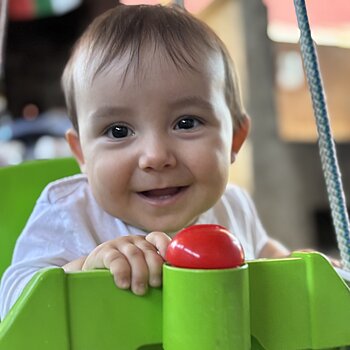 първите зъбчета в началото на 9-тия месец