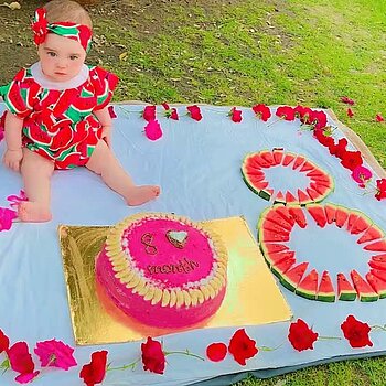 Моята 8 месечна принцеса много обича диня ❤️