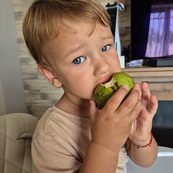 Мммм вкусно, не искам да свършва...
