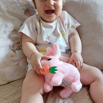 Нашата любима играчка е "ходещото зайче"🐰