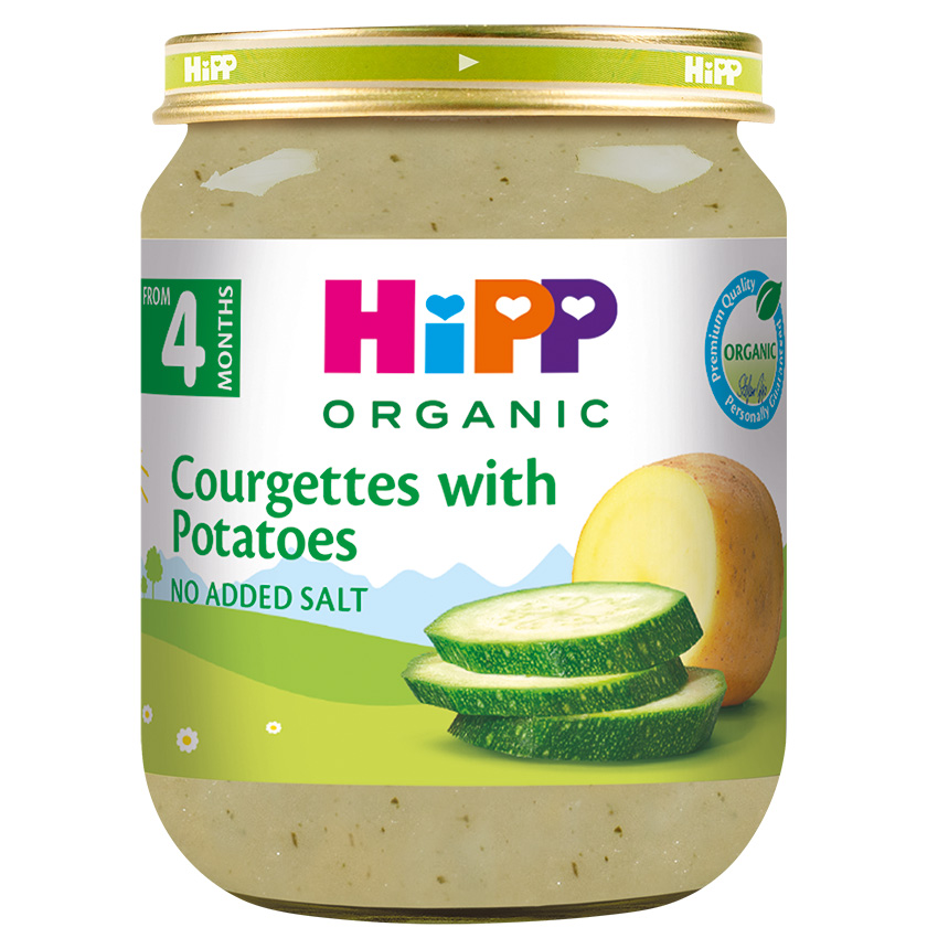 Стъклен буркан с етикет с надпис "HiPP Organic Courgettes with Potatoes" и "No Added Salt", придружен от изображение на нарязани тиквички и картофи.