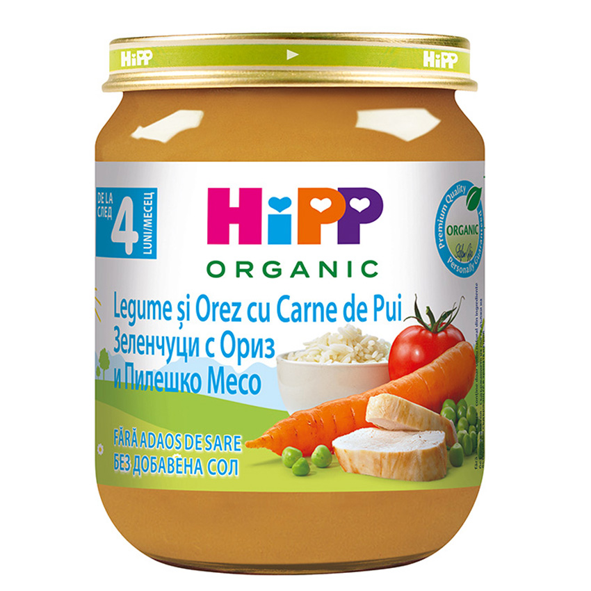 Стъклено бурканче с бебешка храна Hipp Organic, етап 4, с етикет на няколко езика, на който е изобразена снимка на ориз, моркови, грах и месо.